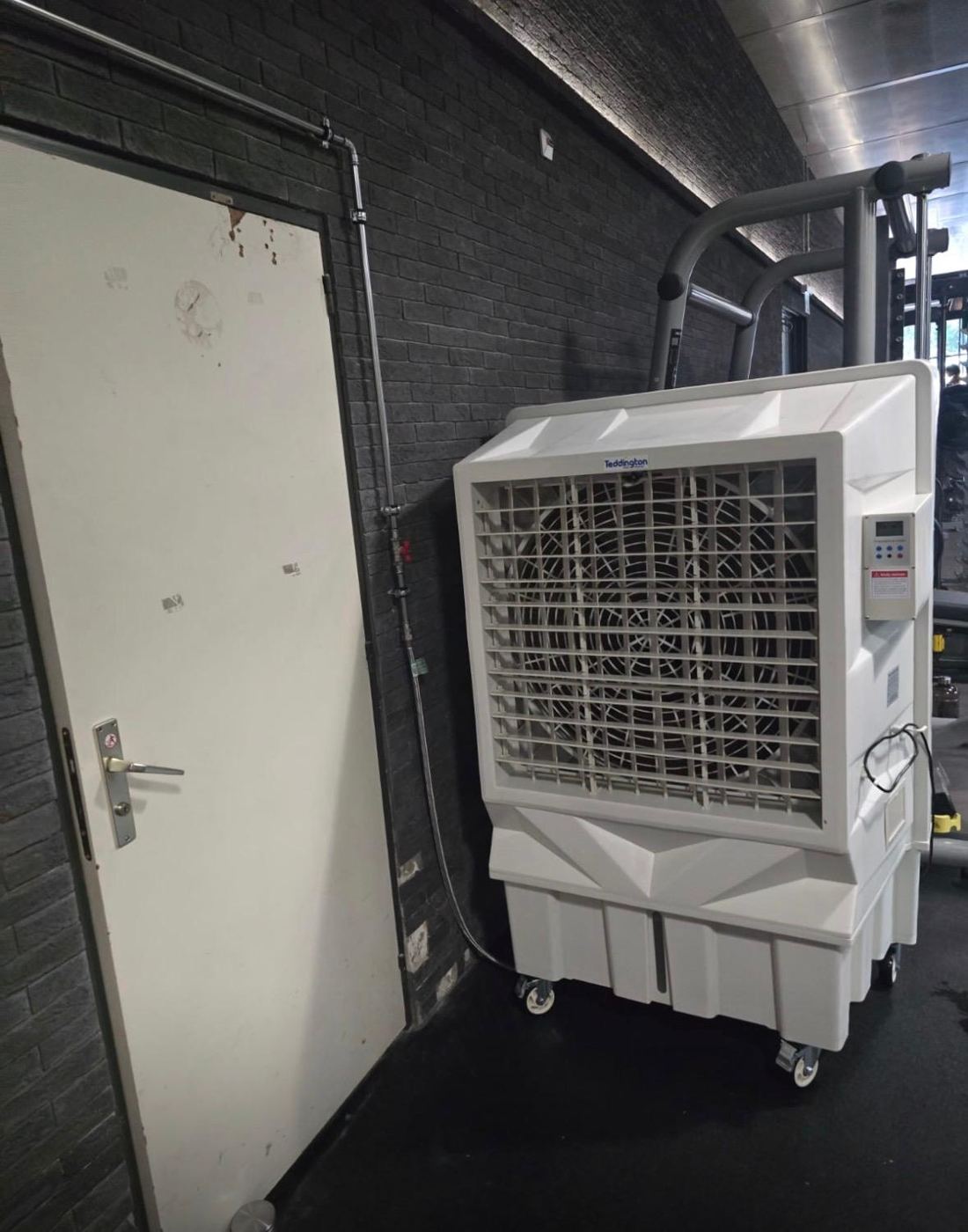 Bio-climatiseur raccordé en eau dans une salle de musculation à Genève — Electro-Climat SA