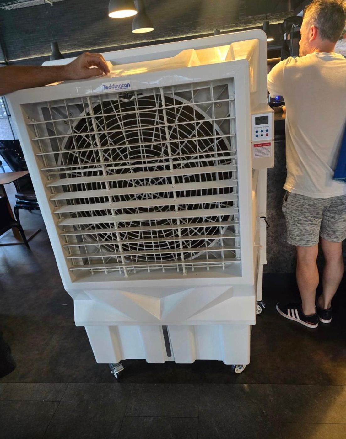 Rafraîchisseur d'air évaporatif Teddington, vue de face, salle de sport à Genève