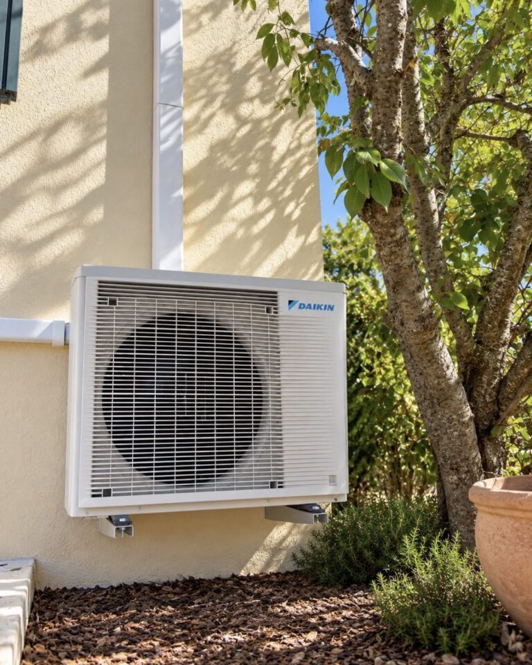 Climatisation Daikin Stylish dans une maison de maître à Vessy